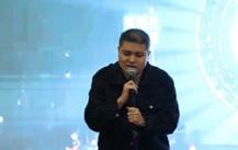 男人在讲话

AI 生成的内容可能不正确。